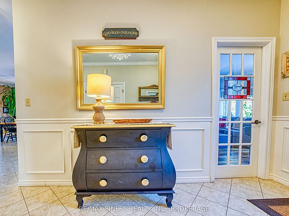 4th image of 108 Grayrock Cres
