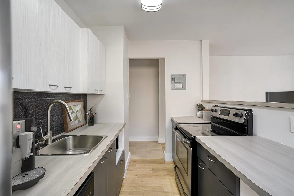 Building Photo - 26 Hargrave St
