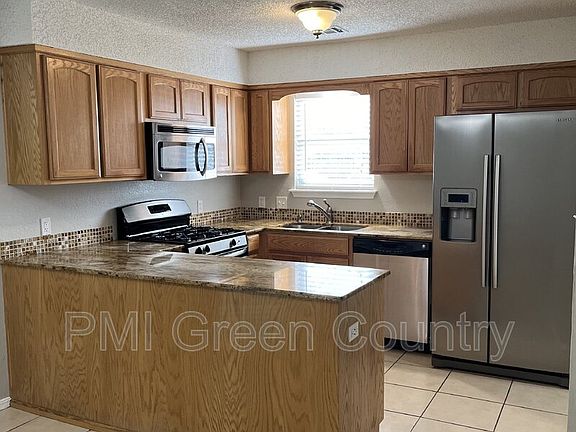 5th image of 13997 S Hickory Pl