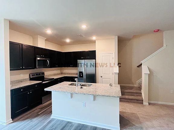 2nd image of 851 McKenzie Park Ter