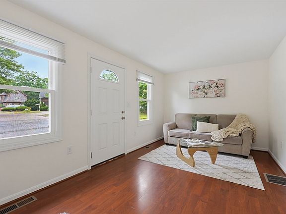 5th image of 23 Milk St Suite 2