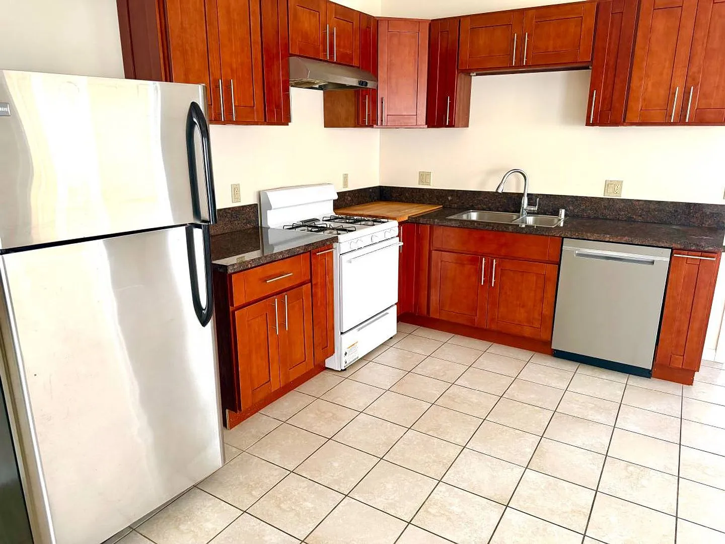 925-931 Apgar — Photo 4