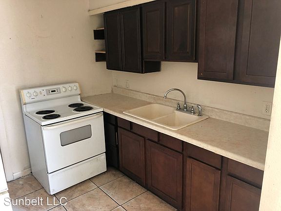 2nd image of 205 Jackson St