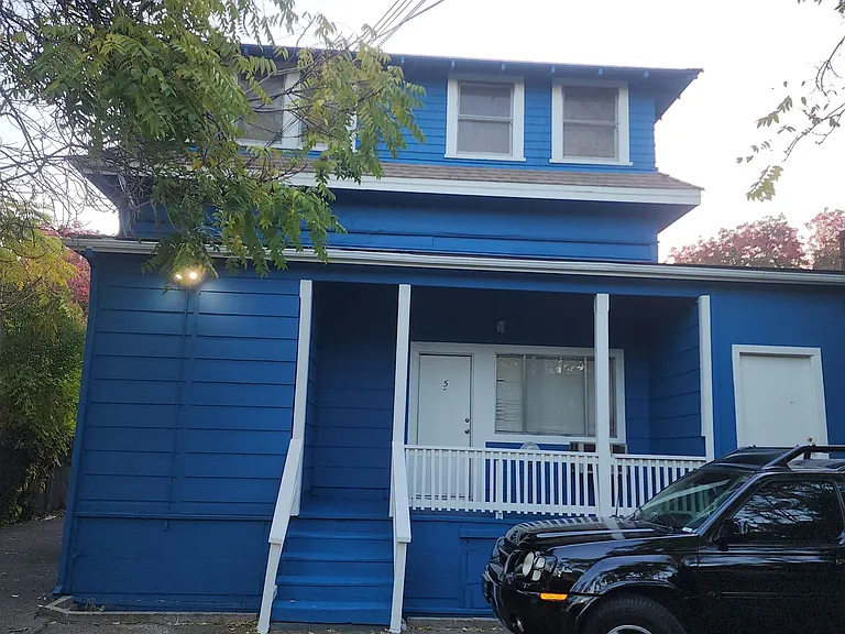 215 Semple St — Photo 6