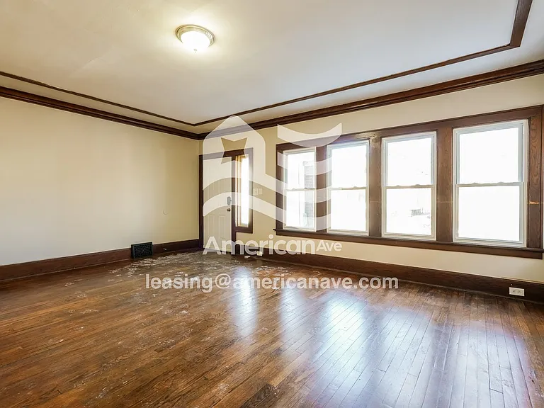 1401166_005_wm_-_living_room_13576513.jpg