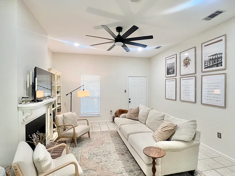 633 Meadow Bend Dr — Photo 3