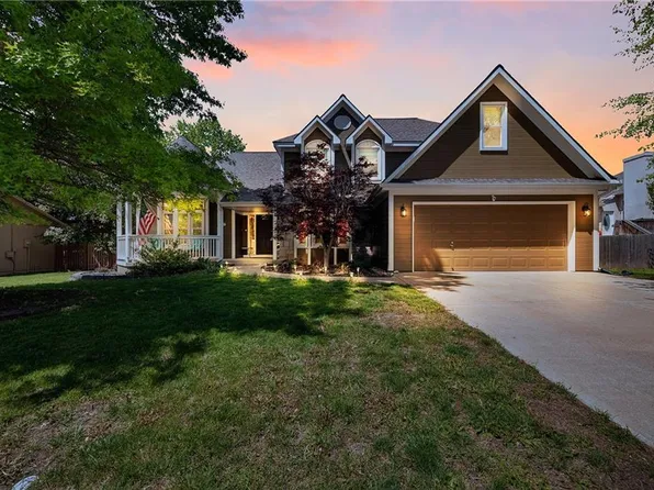 1504 NE Scarborough Dr, Blue Springs, MO 64014