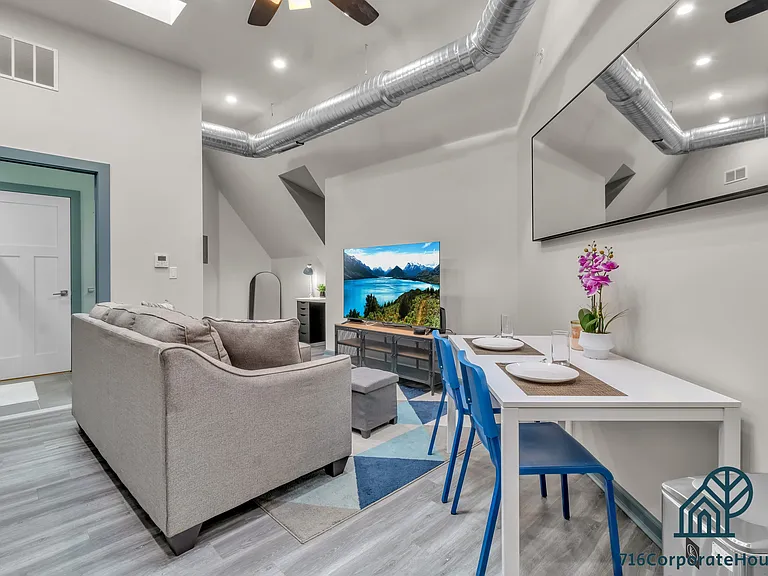 44 E Utica St #3B — Photo 1