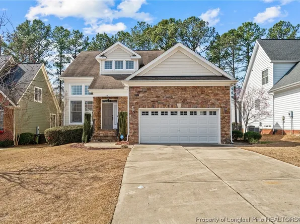 37 Cottswold Ln, Spring Lake, NC 28390