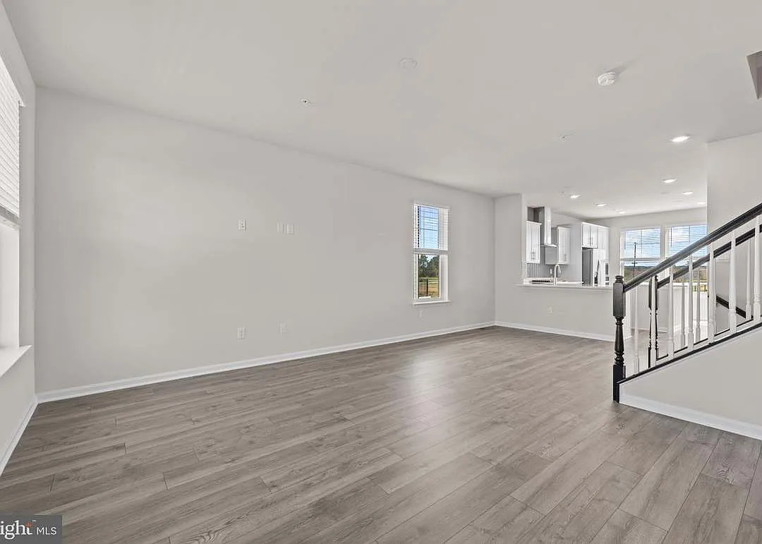 4 bed, 3.5 bath, 2270 sqft, $3,200 — Photo 1