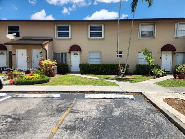 15250 SW 80th St APT 4, Miami, FL 33193
