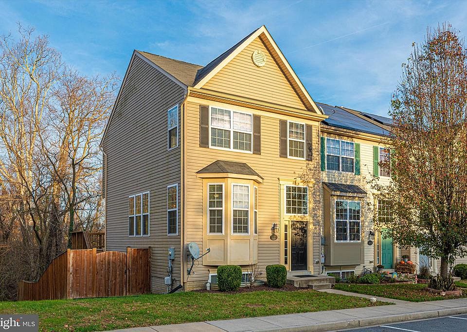 Front view of end unit townhome