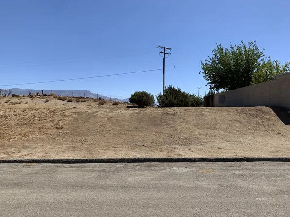 8401 Foxtail Pine Dr, Lake Isabella, CA 93240