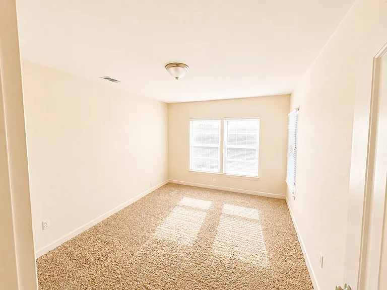 125 N McEntire Ct — Photo 6