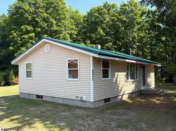 8655 Campbell Rd SE, Fife Lake, MI 49633