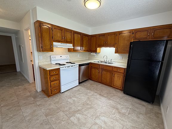 3rd image of 144 Mason St #4