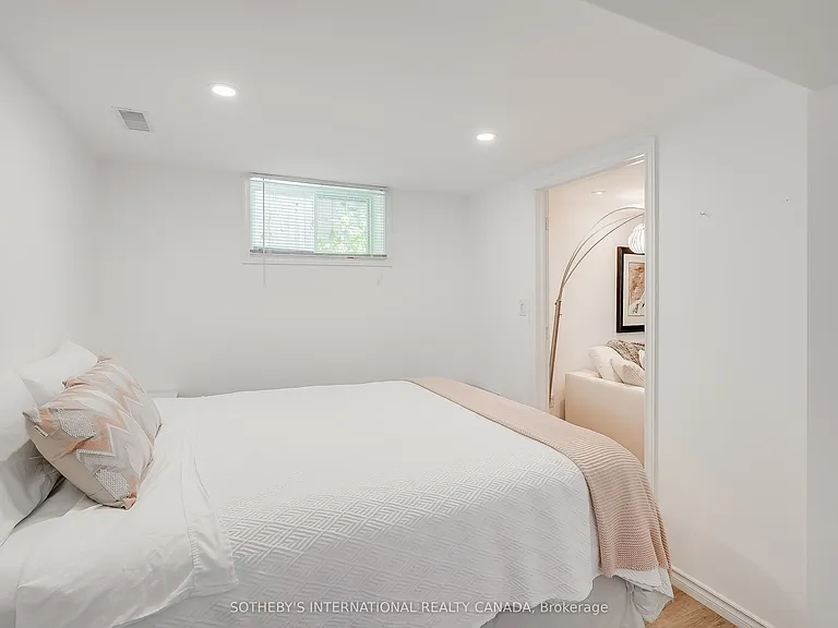 12 Peel St S — Photo 19