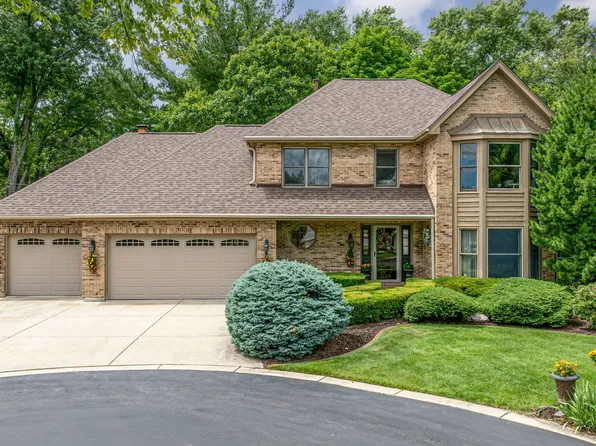 7806 Regency Grove Dr, Darien, IL 60561