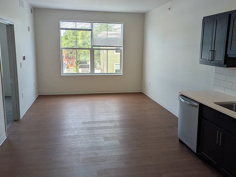 Tate & Thomas Apartments — Photo 10