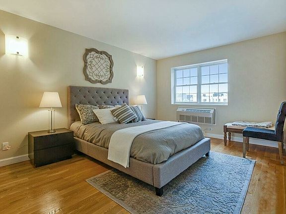 5th image of 90 Sullivan Pl APT 3G