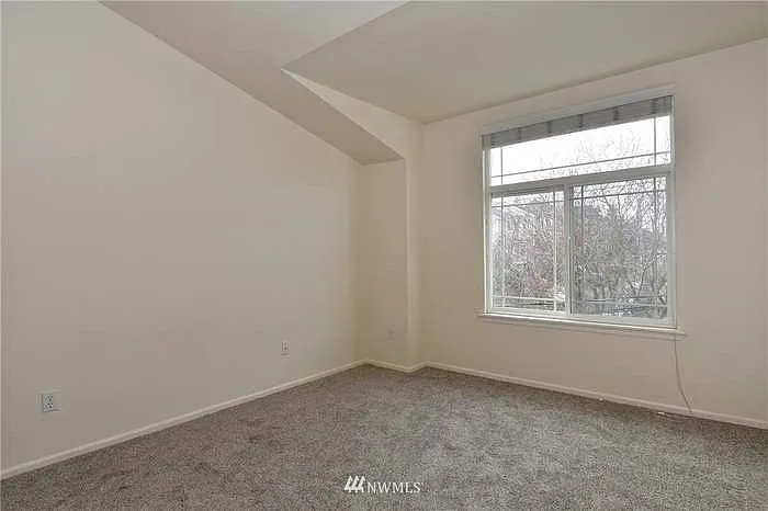9402 Linden Ave N #B — Photo 12