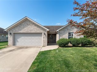 11927 Perry Crossing Pkwy, Sellersburg, IN 47172
