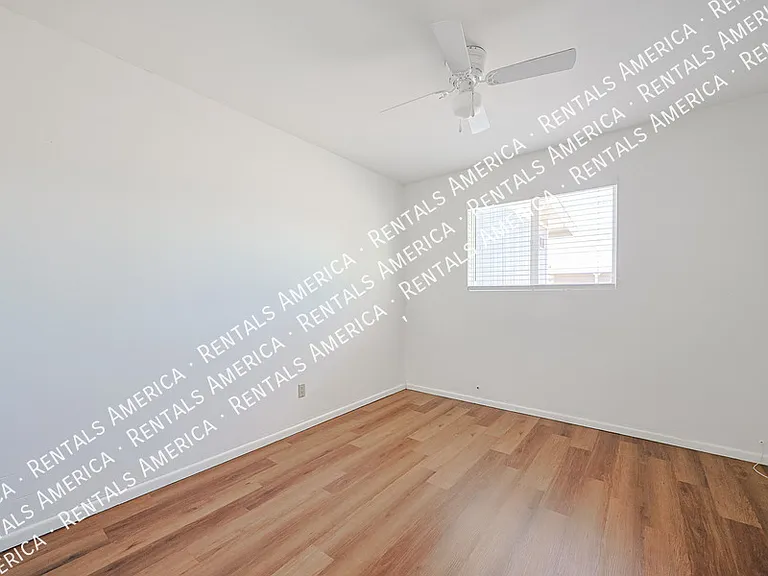 2114 W Myrtle Ave — Photo 14