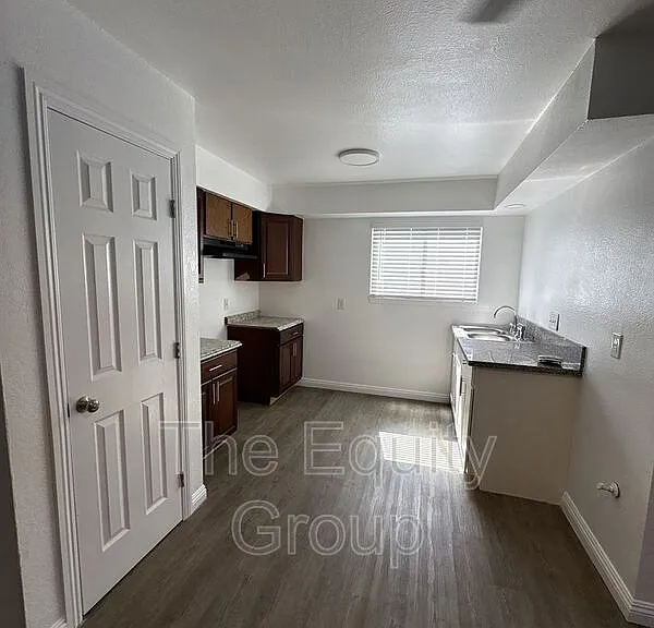 388 Crestwood Ave #C — Photo 4