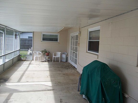 3rd image of 1732 Wyandotte Trl