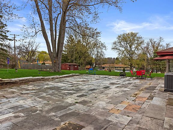 5th image of 2783 S Seymour Pl