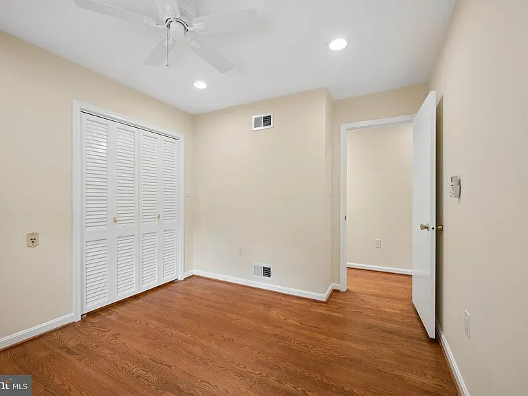 7016 Hopewood St — Photo 42