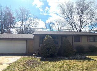 9416 Hogan Rd, Fenton, MI 48430