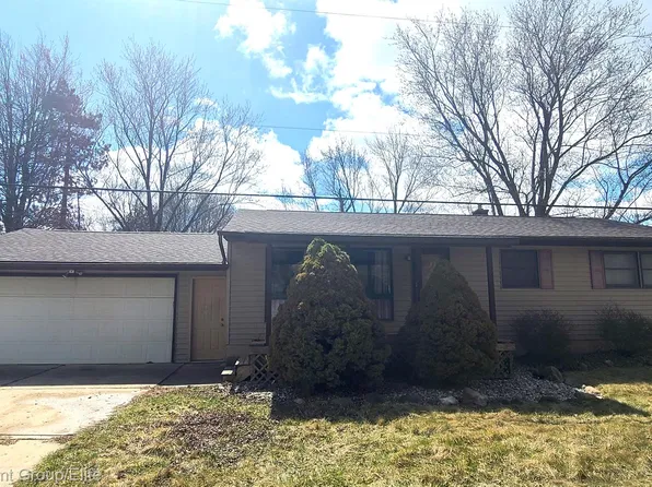 9416 Hogan Rd, Fenton, MI 48430