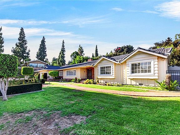 5th image of 623 Santa Barbara Ave