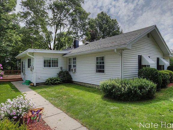 4th image of 1957 Leonard St NW