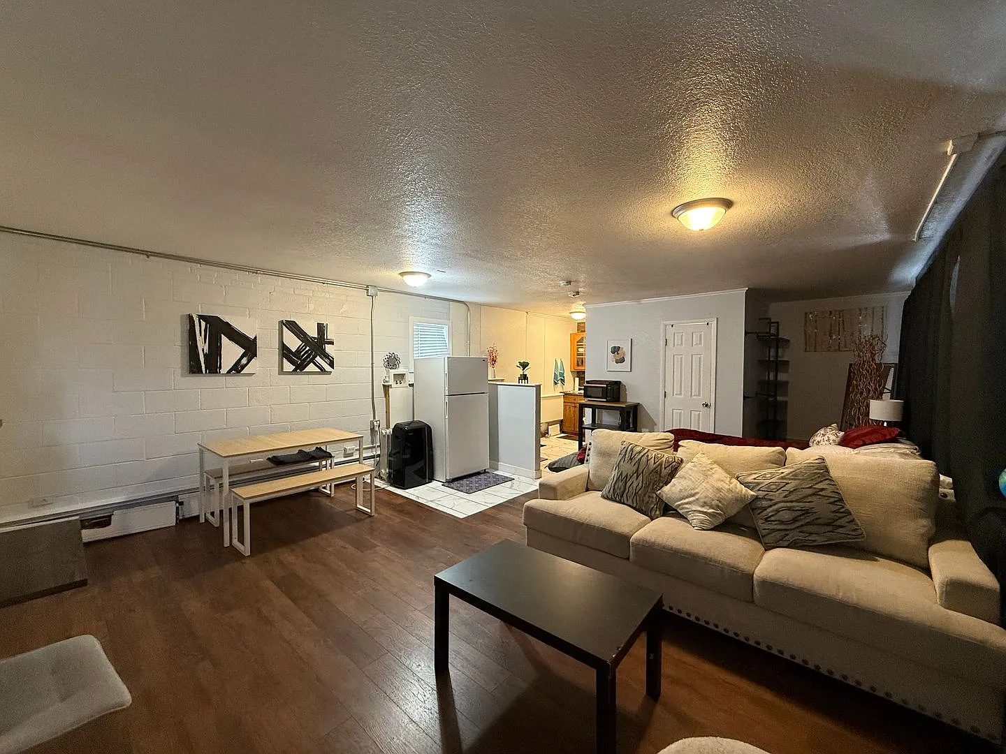 Move-In Ready Cozy Studio On South Broadway!! — Photo 3