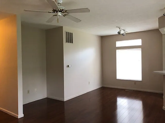 2 bed, 1025 sqft, $1,400 — Photo 4