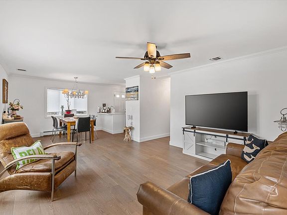 3rd image of 35 Washington Heights Ave