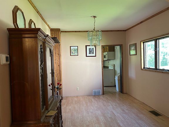 4th image of 157 E 2nd St