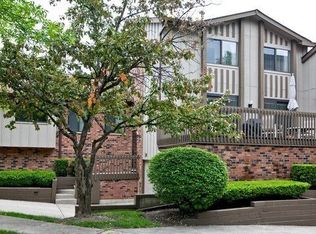 24 Portwine Rd, Willowbrook, IL 60527