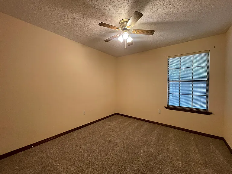 114 Fair Oaks Dr — Photo 10
