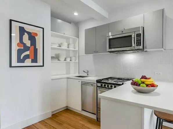 135 Christopher Street image 1 of 6