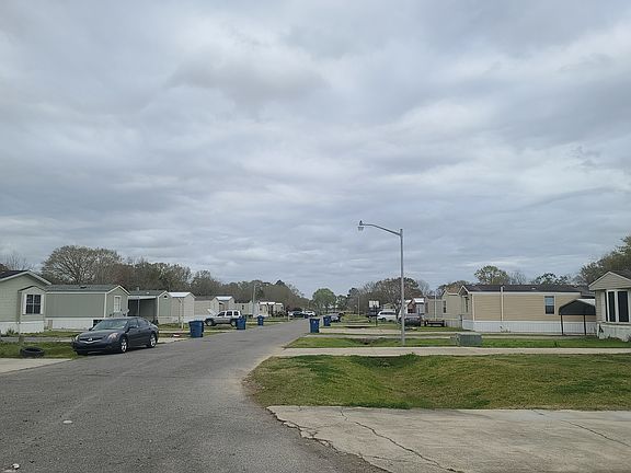 5th image of 225 Blanco Dr