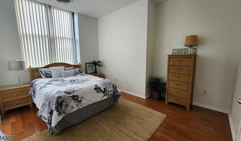240 Main St — Photo 5