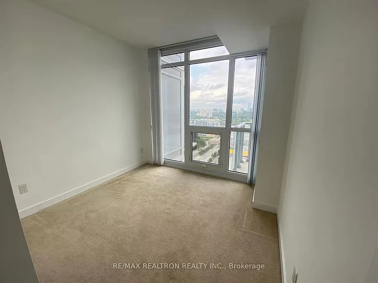 121 McMahon Dr #2106 — Photo 9