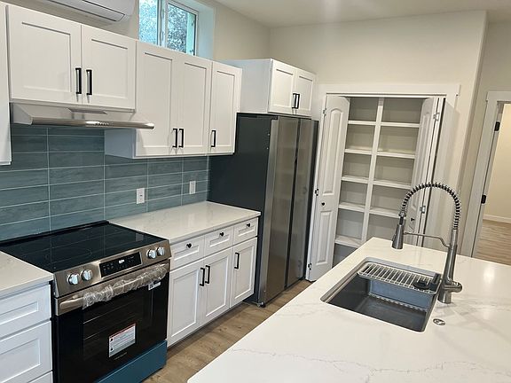 4th image of 18 Poolside Loop