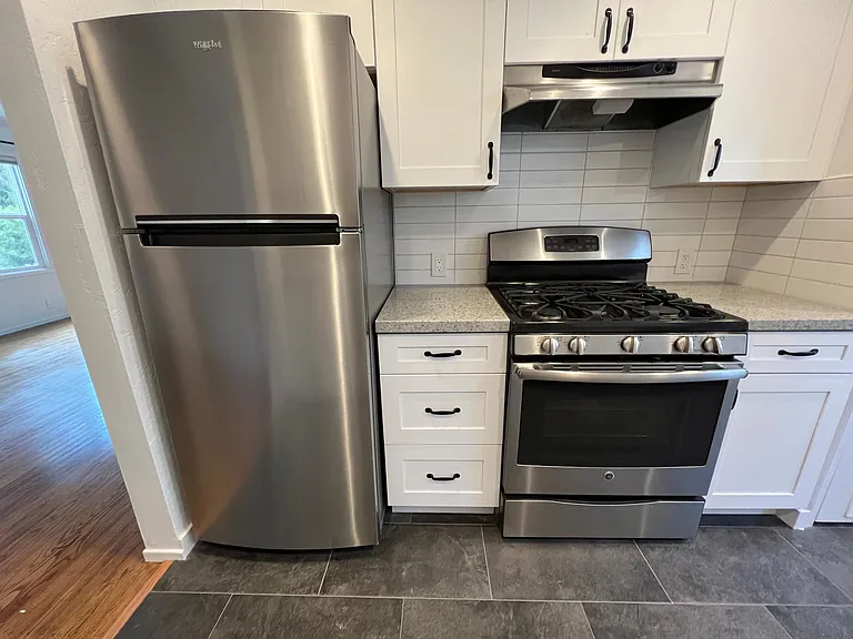 900 University Dr #2 — Photo 3