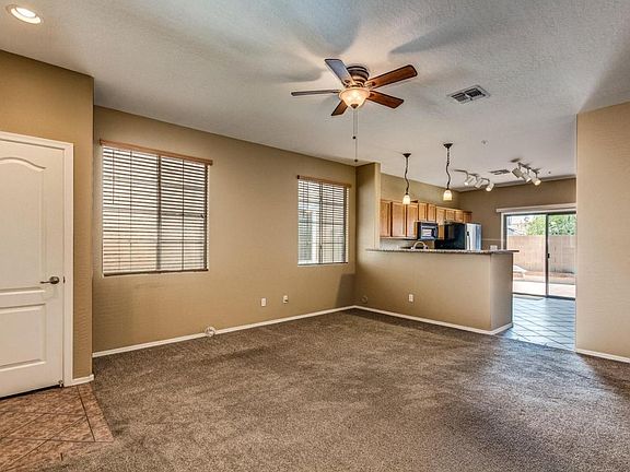4th image of 942 E Cantebria Dr