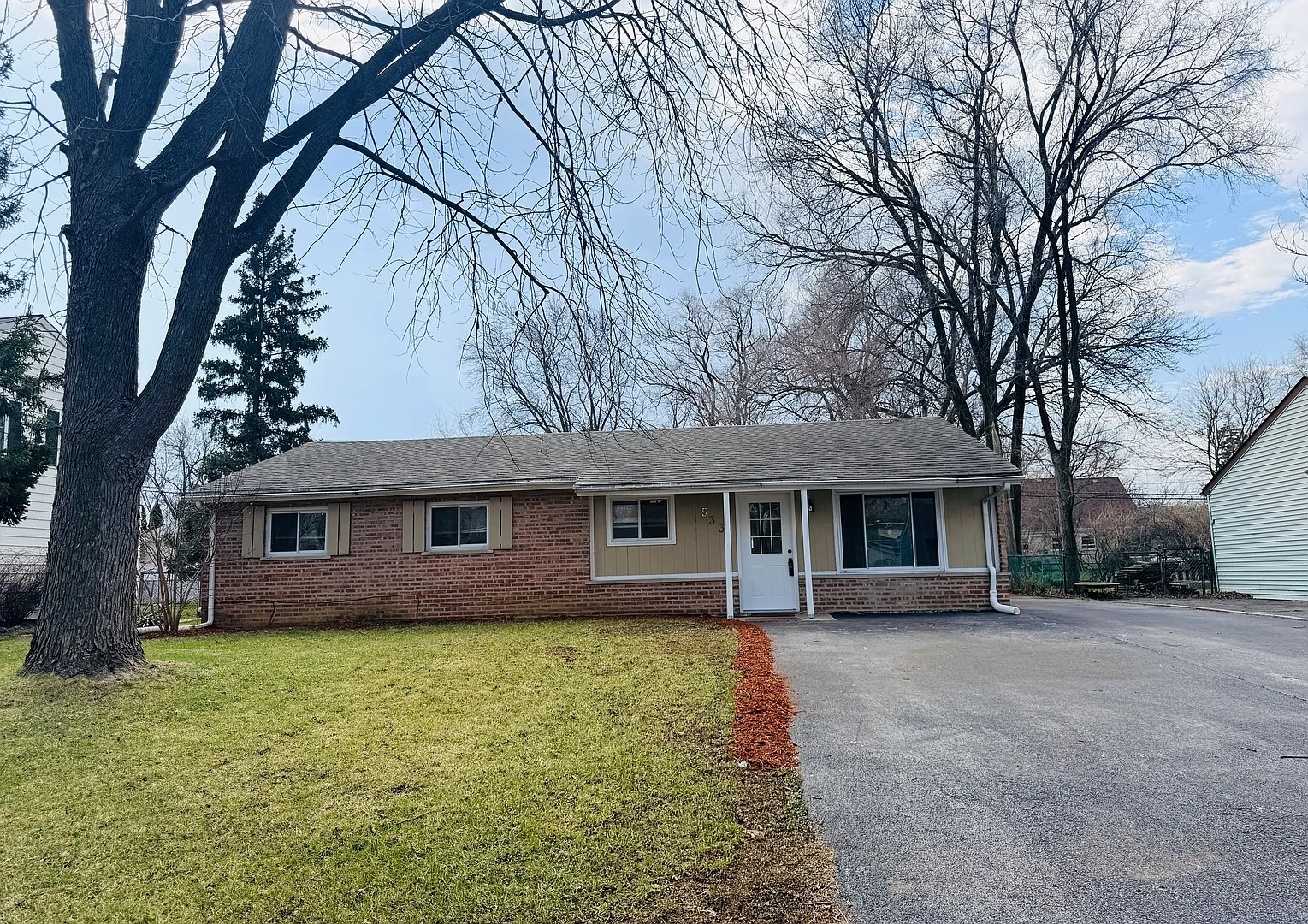 533 Redwood Rd photo 1