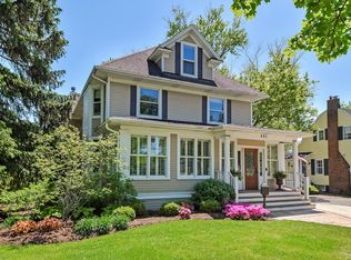 481 Hawthorne Blvd, Glen Ellyn, IL